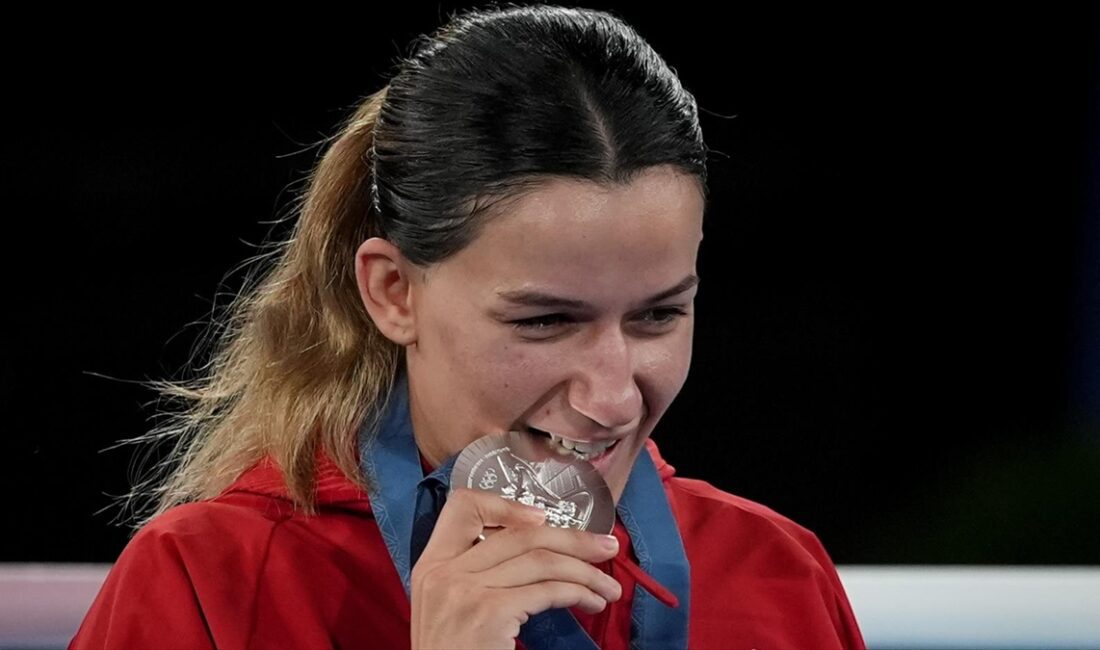 Paris 2024 Olimpiyat Oyunları boks kadınlar 54 kiloda gümüş madalya