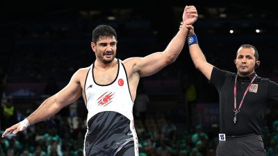 PARIS (AA) – Paris Champ de Mars Arena’daki organizasyonda Kırgızistanlı