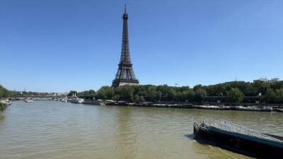 Fransa'nın başkenti Paris'te Olimpiyat Oyunları kapsamında Sen Nehri'ndeki yüzme antrenmanı