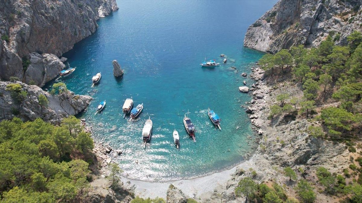 Antalya'nın önemli turizm merkezlerinden Çıralı, Olimpos ve Adrasan şehir stresinden