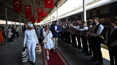 Fransa'nın başkenti Paris'ten yola çıkan Orient Express, Sirkeci Tren Garı'na