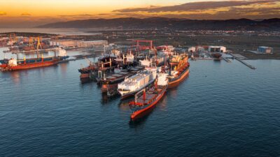 YALOVA (AA) – Yalova'nın Altınova ilçesindeki tersanede, dünyanın birçok ülkesine,