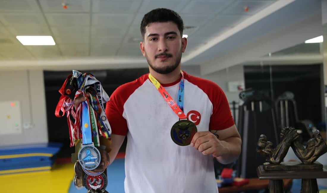 Bilek güreşinde ulusal ve uluslararası organizasyonlarda çok sayıda derecesi bulunan