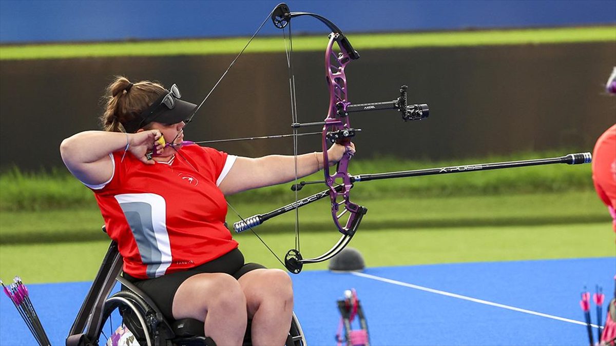 Paris 2024 Paralimpik Oyunları'nda milli para okçu Öznur Cüre Girdi,