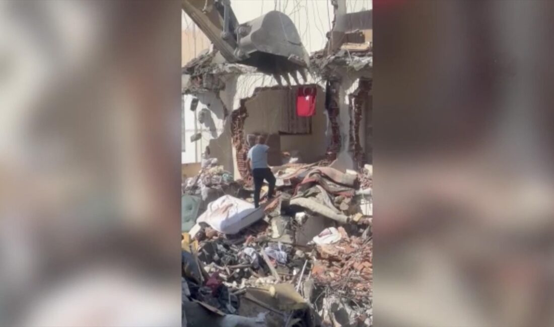 İSTANBUL (AA) – Orhangazi Mahallesi’nde İETT otobüsünün çarpması sonucu kolonunda