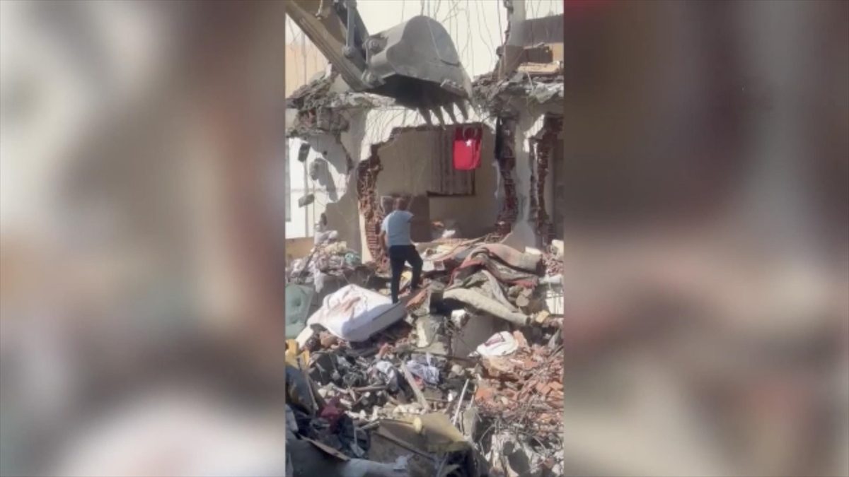 İSTANBUL (AA) – Orhangazi Mahallesi’nde İETT otobüsünün çarpması sonucu kolonunda