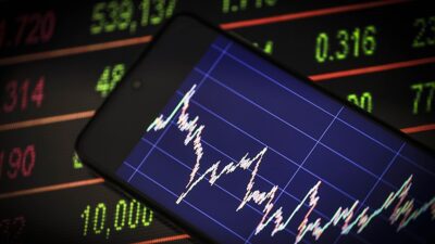 Küresel piyasalar dün görülen güçlü satış baskısının ardından toparlanma eğilimine