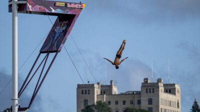 - Red Bull Cliff Diving Dünya Serisi'nin Kanadalı sporcuları serinin