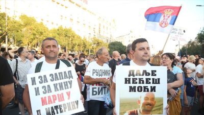 Sırbistan, bir yandan tarihi ve kültürel bağlara sahip olduğu Rusya