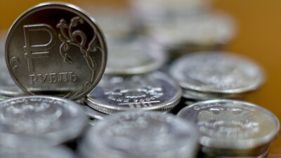 Rusya'nın ithalatında rublenin payı haziranda yüzde 42,9 ile rekor düzeye