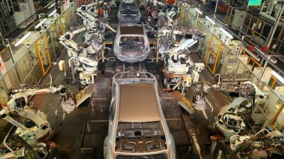 Türkiye'nin otomotiv ihracatının yüzde 20,4'ünü karşılayan Sakarya, ülke ekonomisine 3