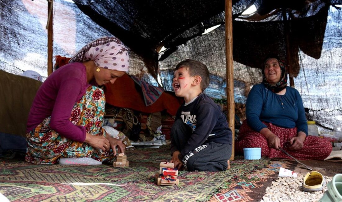 Yaz aylarını, serin yaylalara sahip olduğu için Konya'nın Hadim ilçesinde