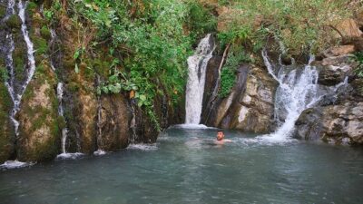 Hakkari'de doğal güzelliği ve birçok noktada akan şelaleleriyle öne çıkan