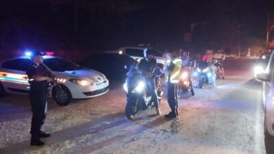 ANTALYA (AA) – Serik ilçesinde düzenlenen asayiş uygulamasında aranan 2