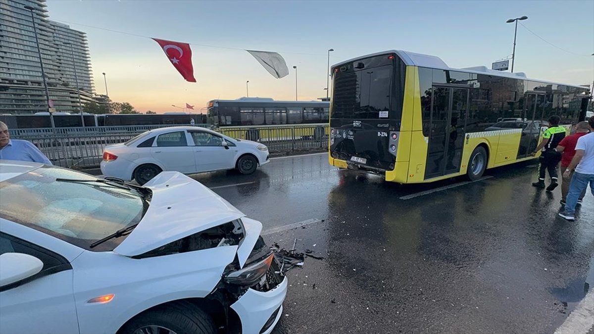 Şişli’de otomobille İETT otobüsünün çarpışması sonucu 3 kişi yaralandı.