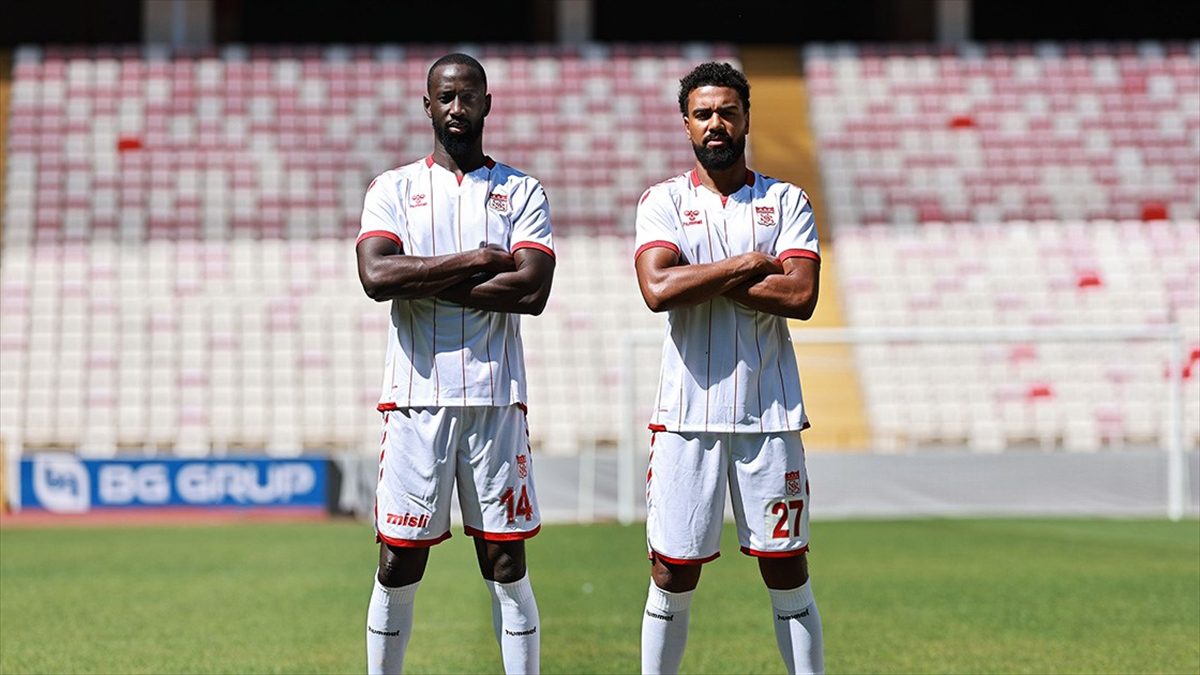 Trendyol Süper Lig ekiplerinden Sivasspor, 4,5 sezondur kırmızı-beyazlı formayı giyen