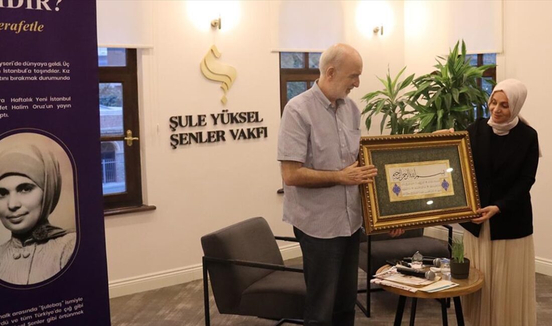 "Birleşen Yollar" ve "Huzur Sokağı" romanlarıyla tanınan aktivist, yazar ve