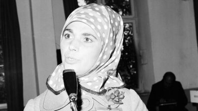 "Birleşen Yollar" ve "Huzur Sokağı" romanlarıyla hatırlanan, yazıları ve konferanslarıyla