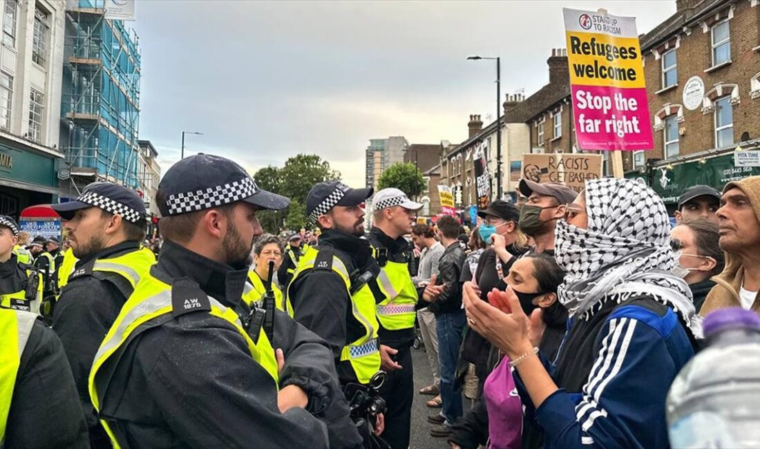 Tayland, İngiltere'de süren aşırı sağcı protestolar nedeniyle vatandaşları için seyahat