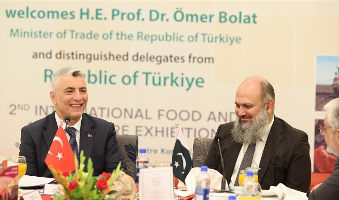Ticaret Bakanı Ömer Bolat, Pakistan'da mevkidaşı Jam Kamal Khan ile