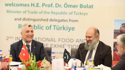 Ticaret Bakanı Ömer Bolat, Pakistan'da mevkidaşı Jam Kamal Khan ile