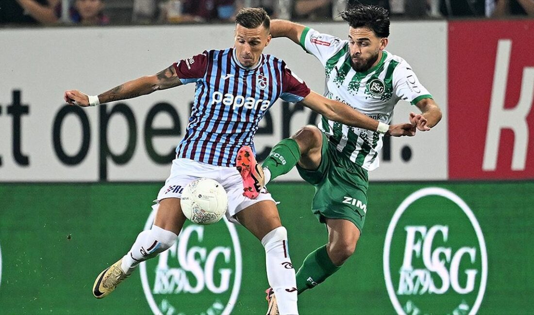 Trabzonspor, UEFA Konferans Ligi play-off turu ilk maçında konuk olduğu
