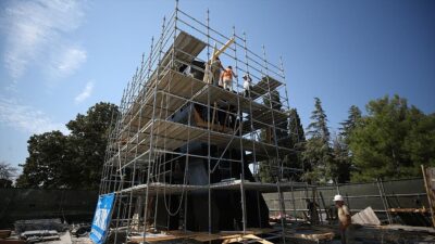 Çanakkale merkeze bağlı Tevfikiye köyünün girişinde 5 bin 500 yıllık