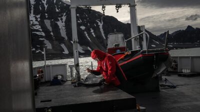 Kutup bölgelerindeki projeler kapsamında çeşitli alanlarda bilimsel çalışmalar yürüten Türk