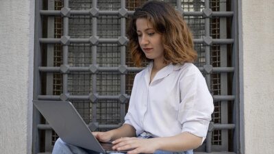 Türkiye'de bu yıl 16-74 yaş grubundaki kişilerin internet kullanım oranı