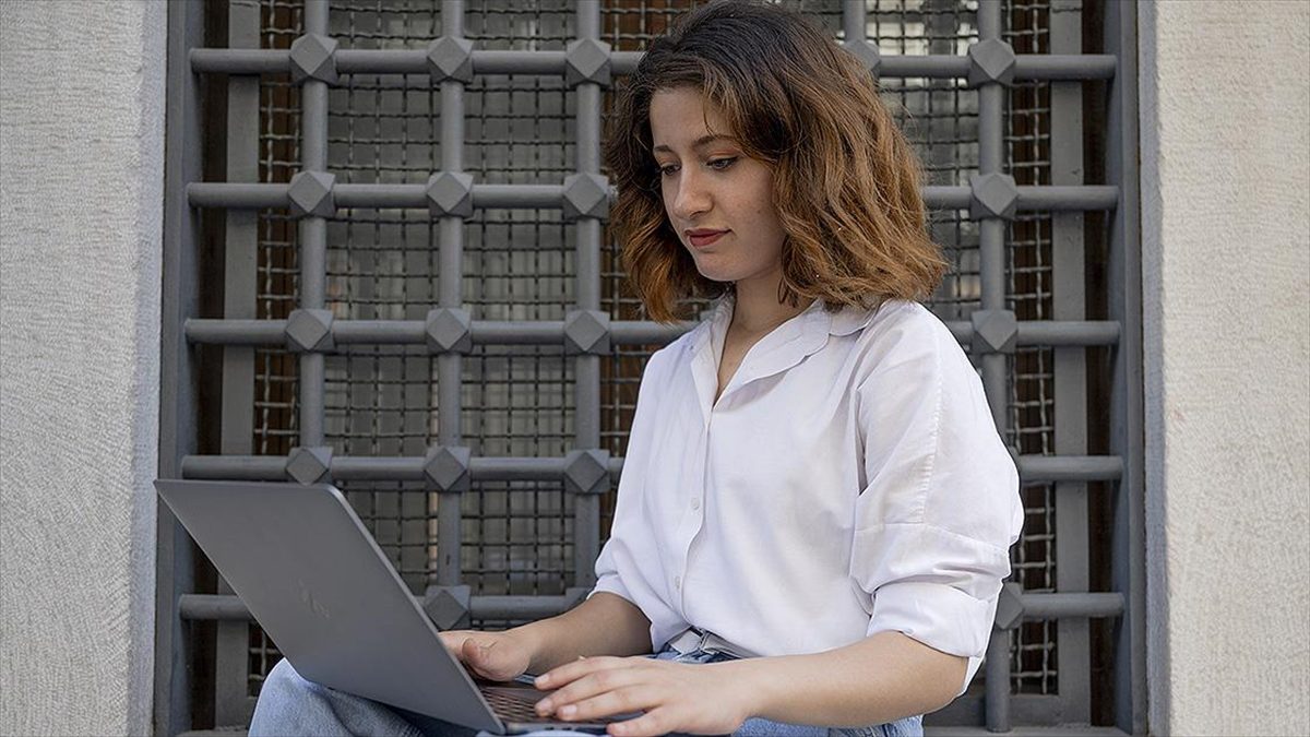 Türkiye'de bu yıl 16-74 yaş grubundaki kişilerin internet kullanım oranı