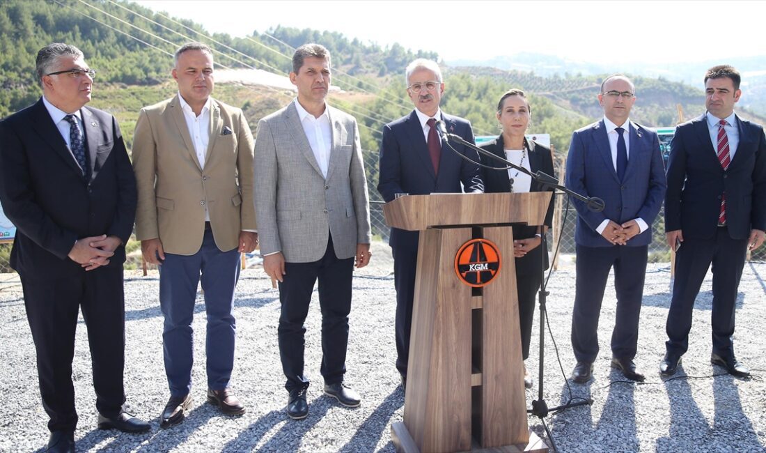 Gökçebelen Tünel Şantiyesi'nde incelemelerde bulunan Bakan Uraloğlu, "Halihazırda 27 dakika