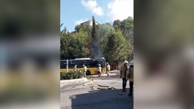 İstanbul Ümraniye'de park halindeki İETT otobüsünde çıkan yangın itfaiye ekiplerince
