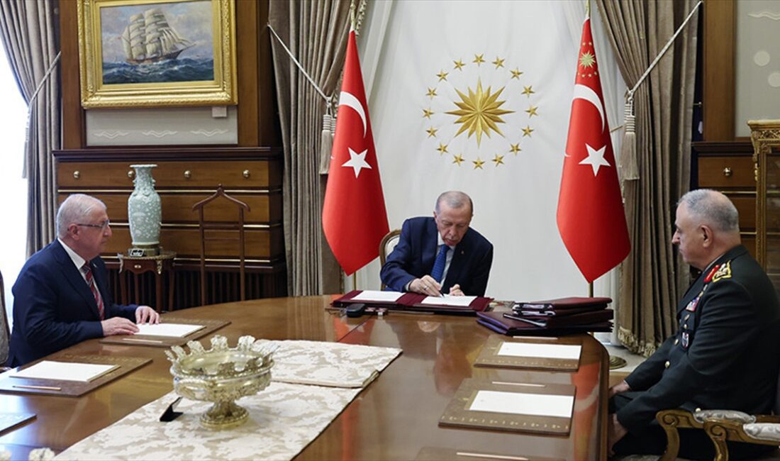 Cumhurbaşkanı Erdoğan, Yüksek Askeri Şura (YAŞ) kararlarını imzaladı. YAŞ kararı