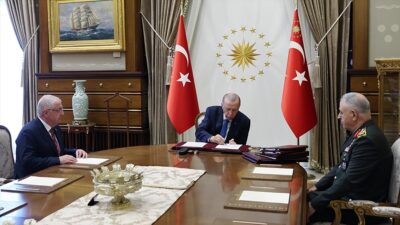 Cumhurbaşkanı Erdoğan, Yüksek Askeri Şura (YAŞ) kararlarını imzaladı. YAŞ kararı
