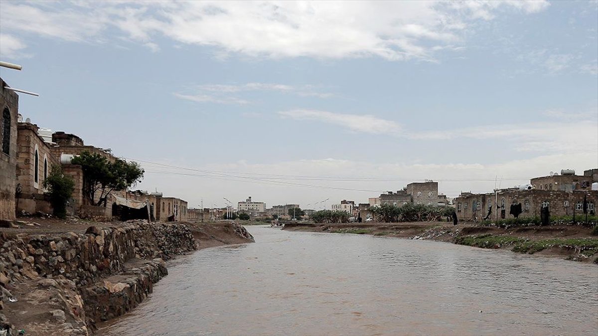 Yemen'in batısında Husilerin kontrolünde bulunan Rima kentinde meydana gelen selde