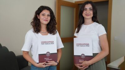 Yükseköğretim Kurumları Sınavı'na (YKS) hazırlanırken birbirlerine destek olan Sevgi Kırmızıbekmez