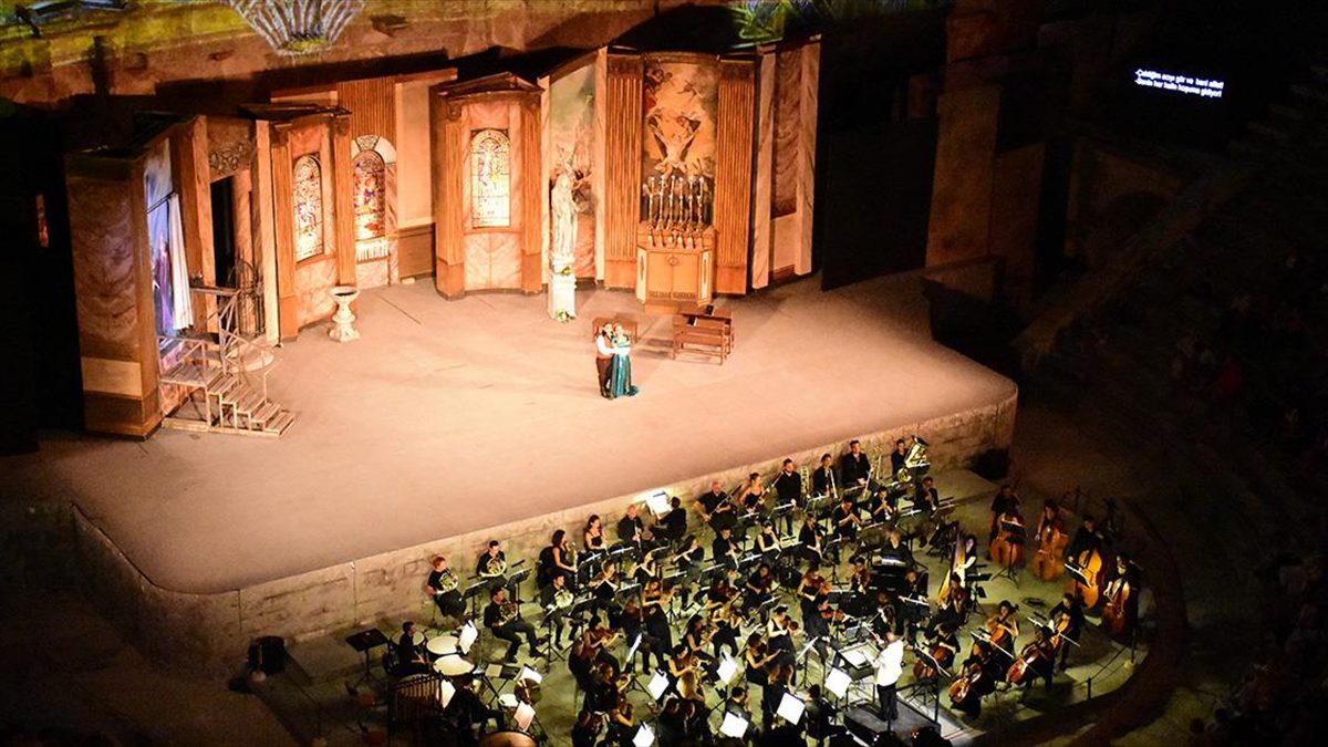 ANTALYA (AA) – Antalya Devlet Opera ve Balesi tarafından sahnelenen