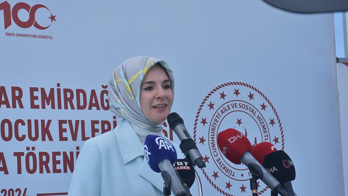 AFYONKARAHİSAR (AA) – Göktaş, Afyonkarahisar’ın Emirdağ ilçesinde hayırsever iş insanı