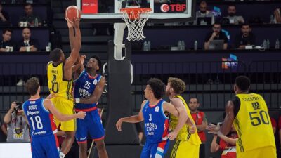 Fenerbahçe Beko'yu 83-82'lik skorla mağlup eden Anadolu Efes, basketbolda 37.