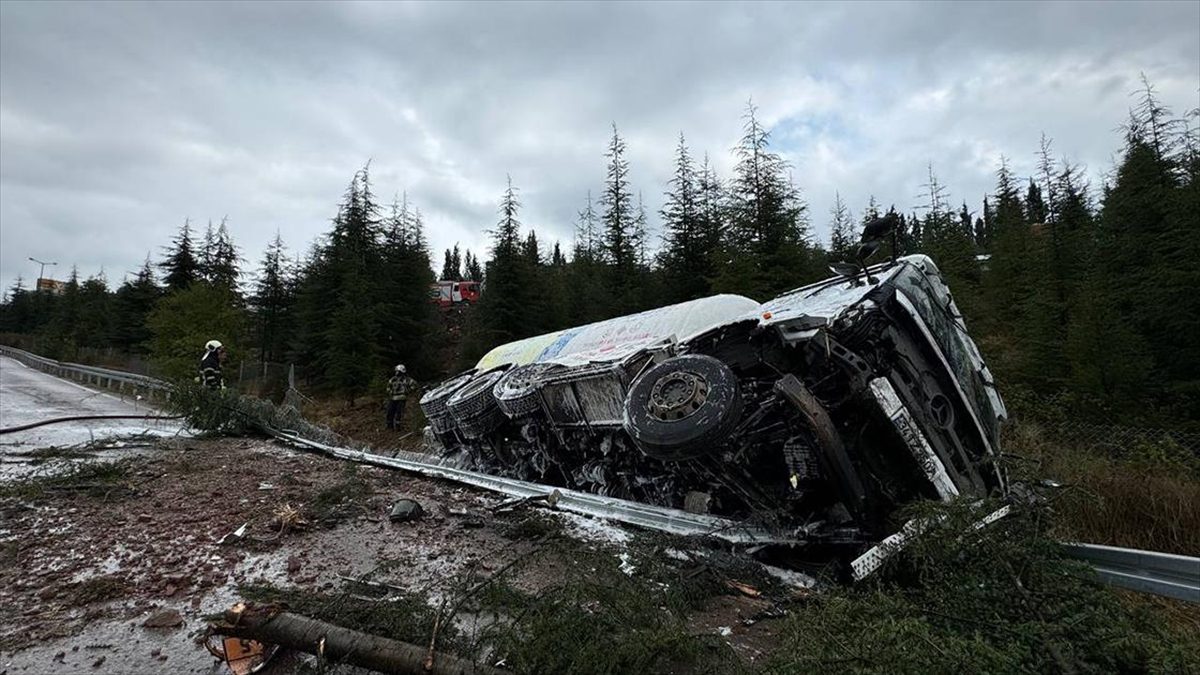Anadolu Otoyolu'nun Kocaeli kesiminde meydana gelen zincirleme trafik kazası sonucu