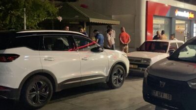 ANTALYA (AA) – Antalya’nın Aksu ilçesinde akaryakıt istasyonunun kameriyesinde bir