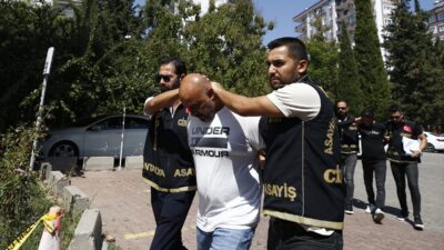 ANTALYA (AA) – Antalya'nın Konyaaltı ilçesinde bir kadının silahla öldürülmesine