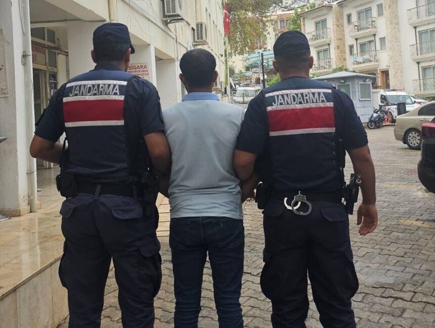 ANTALYA (AA) – Antalya'nın Kaş ilçesinde düzenlenen telefonla dolandırıcılık operasyonunda,