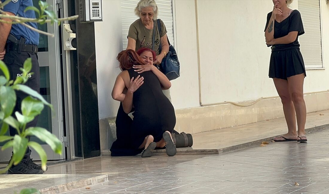 ANTALYA (AA) – Antalya'nın Konyaaltı ilçesinde evinde silahla öldürülen kadın