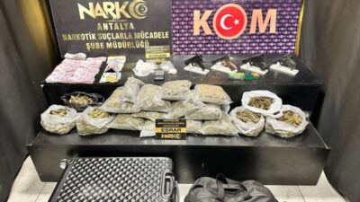 ANTALYA (AA) – Antalya’da kaçakçılık operasyonunda yakalanan 2 zanlı tutuklandı.