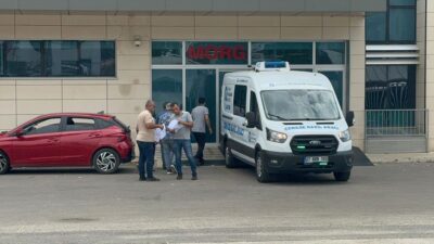 Antalya'da otomobilin su tankerine çarpması sonucu 1'i bebek 3 kişi