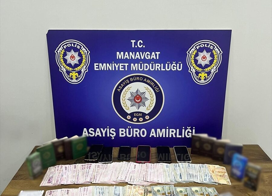 ANTALYA (AA) – Antalya’da polis ekipleri denetimlerini sürdürüyor. Antalya’da polis