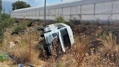 ANTALYA (AA) – Antalya’da şarampole devrilen tur minibüsündeki 13 kişi