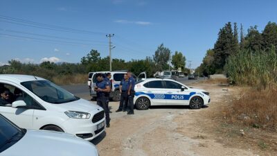ANTALYA (AA) – Antalya’da tartıştığı 2 kişiyi silahla yaralayan şüpheli