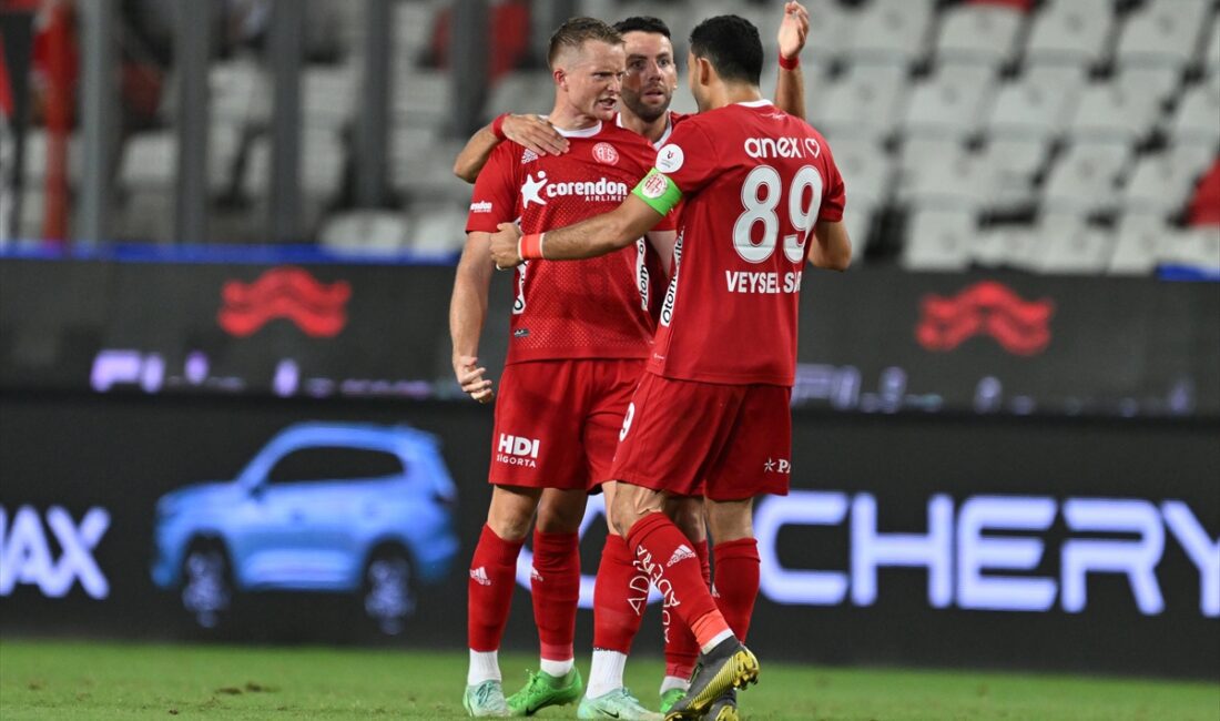 - Antalyaspor: 0 - Adana Demirspor: 0 (İlk yarı)